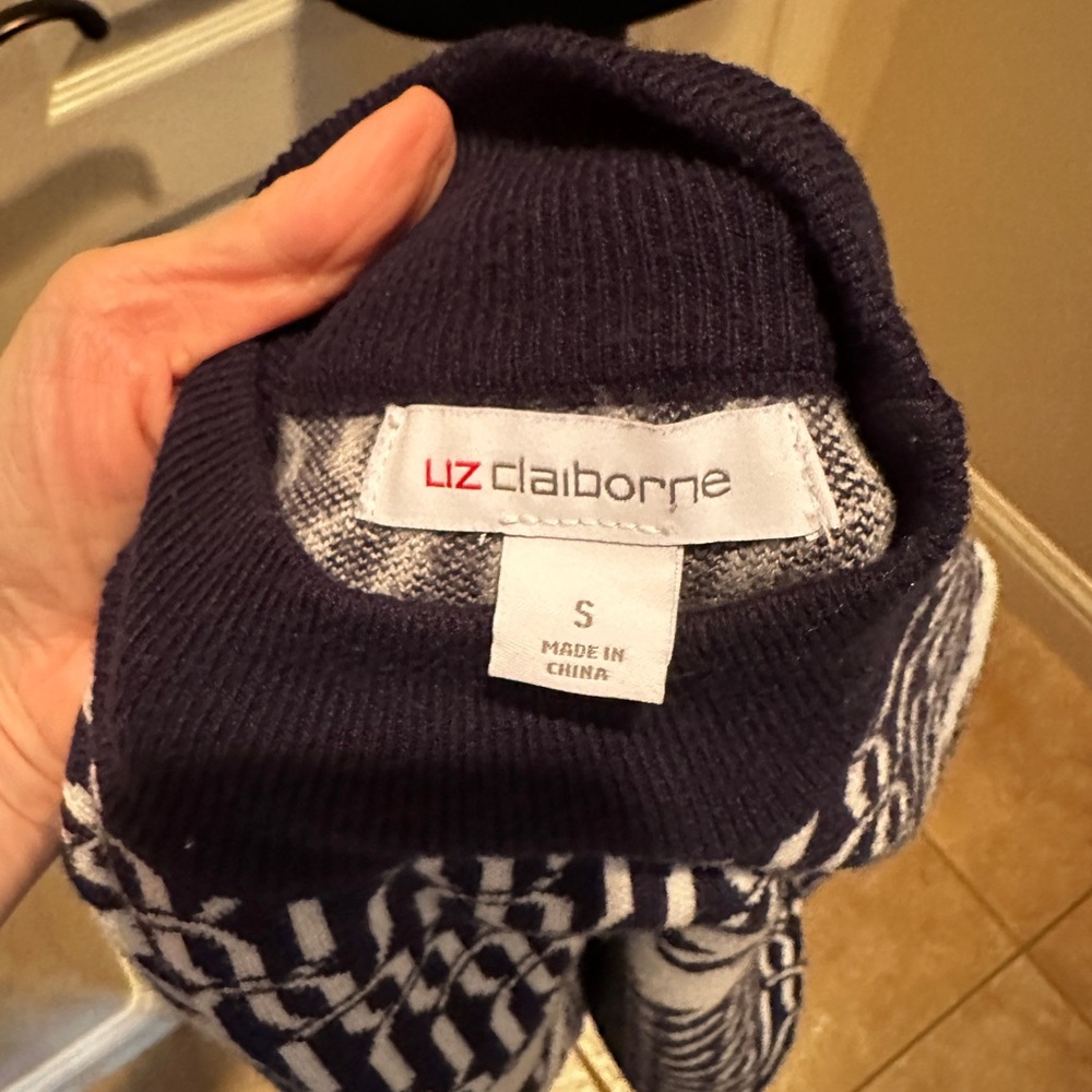 Liz Claiborne Chevron Turtleneck Sweater | Navy & White Knit | Size S - Picture 2 of 4